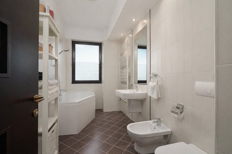 Baneasa, 4 camere, Erou Iancu Nicolae, 175 mp, 2 parcari